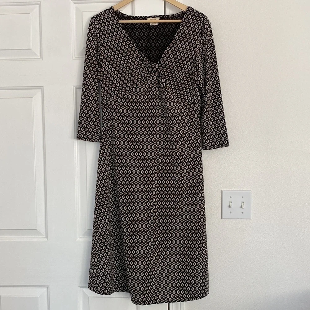 Vintage Michael Kors Daisy midi dress with quarter length sleeves.
